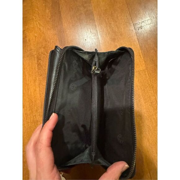 Woman’s leather fold out wallet/clutch - Picture 4 of 7